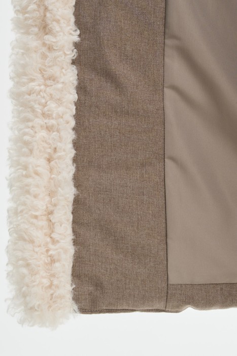 пуховое пальто с меховой отделкой из россии вид сбоку