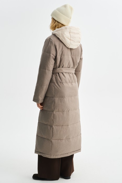 пуховое пальто с поясом по цене 6920 руб вид справа