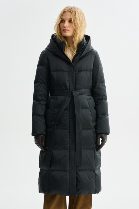 пуховое пальто с поясом от бренда снежная королева вид слева