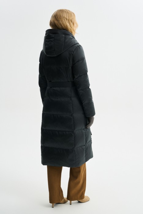 пуховое пальто с поясом по цене 11650 руб вид справа