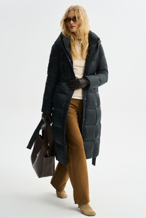 пуховое пальто с поясом из россии вид сбоку
