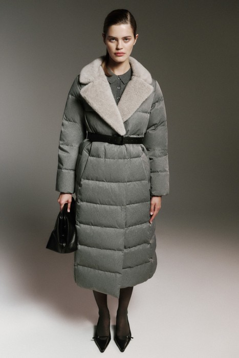 пуховое пальто с поясом от бренда снежная королева вид слева