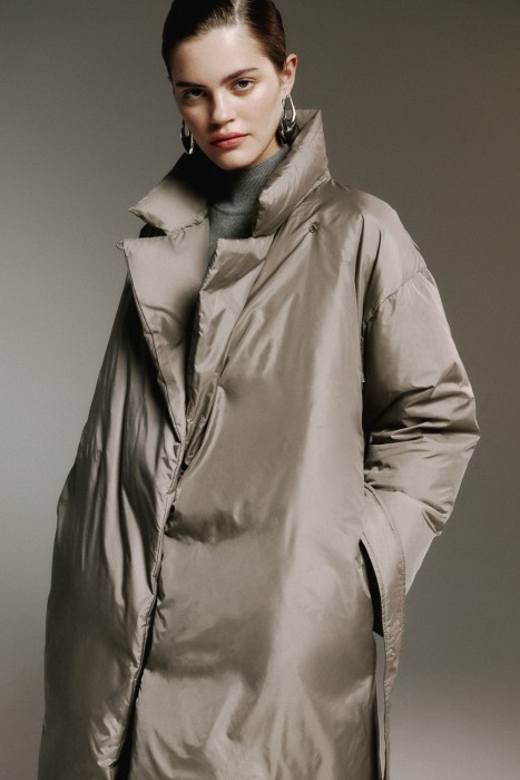 пуховое пальто с поясом по цене 7330 руб вид справа