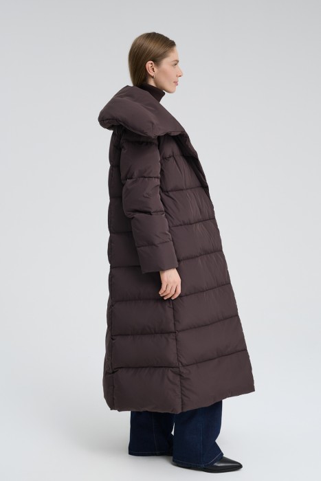 пуховое пальто по цене 13450 руб вид справа