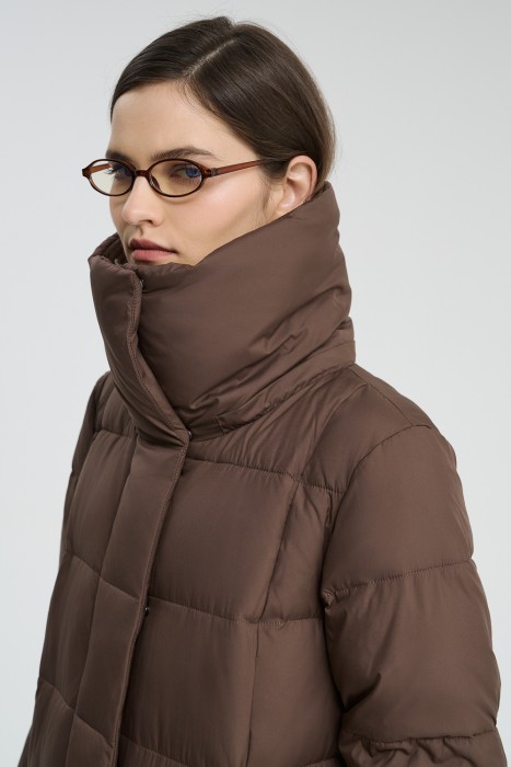 пуховое пальто по цене 10020 руб вид справа