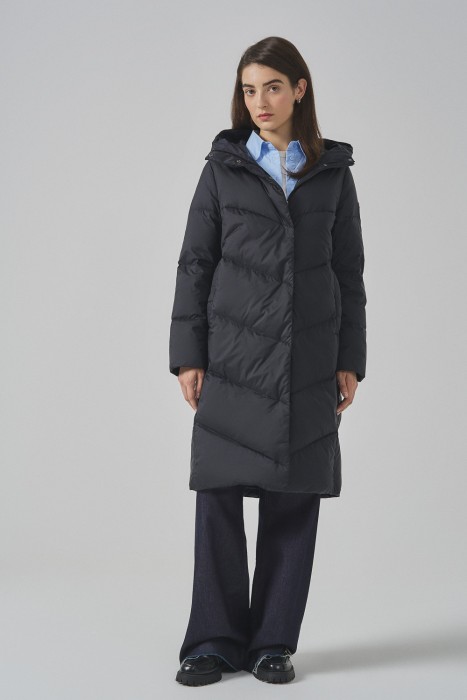 пуховое пальто от бренда снежная королева вид слева