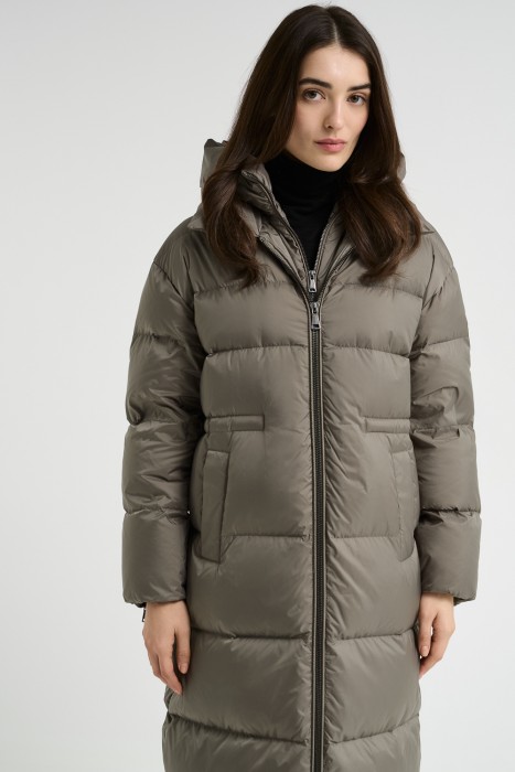 пуховое пальто от бренда снежная королева вид слева