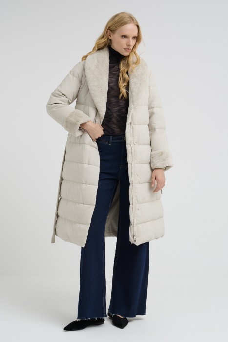 пуховое пальто от бренда снежная королева вид слева