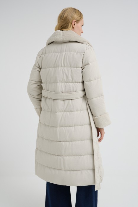 пуховое пальто по цене 6270 руб вид справа