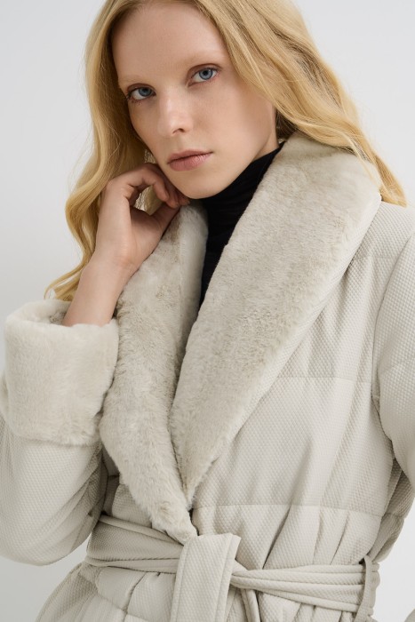 пуховое пальто из россии вид сбоку