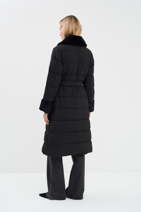 пуховое пальто по цене 6270 руб вид справа