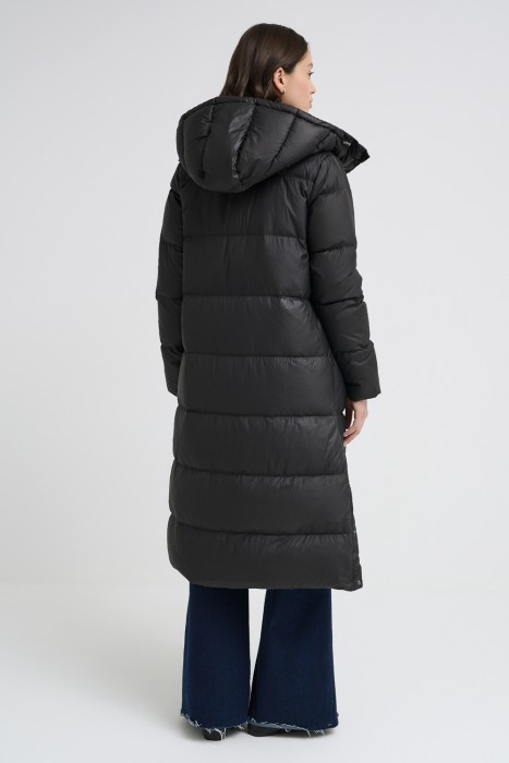 пуховое пальто по цене 5210 руб вид справа