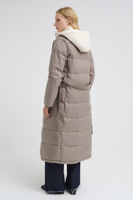 пуховое пальто по цене 6920 руб вид справа