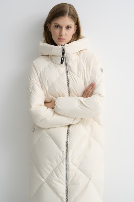 пуховое пальто от бренда снежная королева вид слева