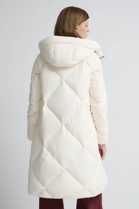 пуховое пальто по цене 11320 руб вид справа