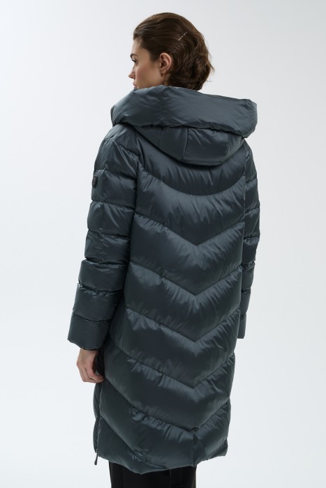 пуховое пальто по цене 10750 руб вид справа