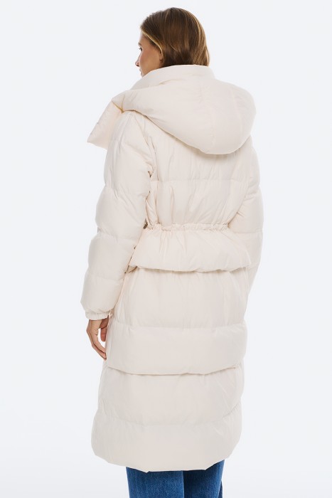 пуховое пальто по цене 6140 руб вид справа