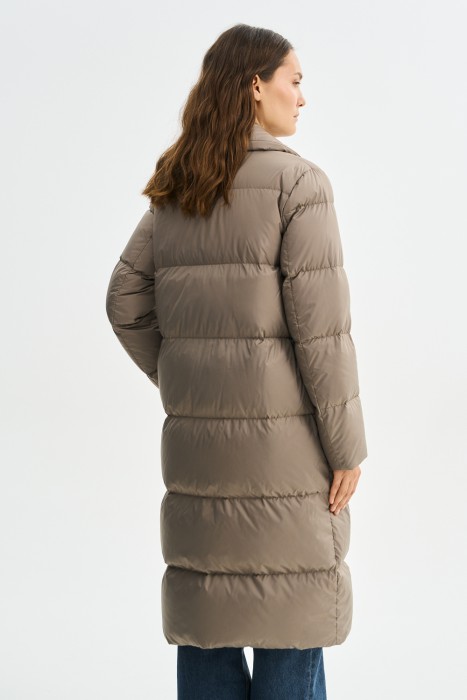 пуховое пальто по цене 6710 руб вид справа