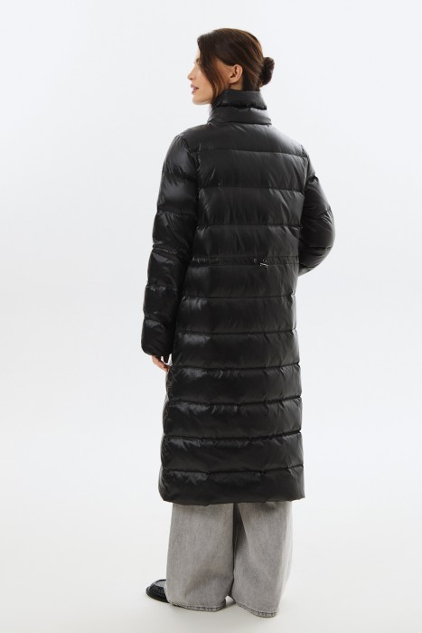 пуховое пальто по цене 8390 руб вид справа