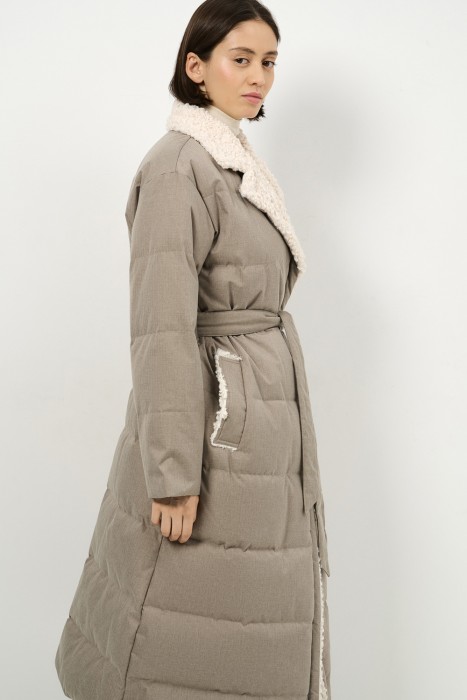 пуховое пальто от бренда снежная королева вид слева