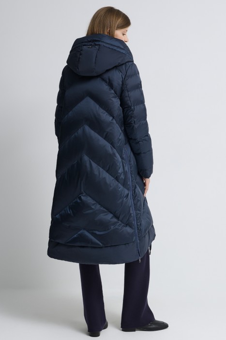 пуховое пальто по цене 21360 руб вид справа