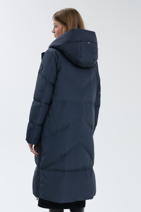 пуховое пальто по цене 37840 руб вид справа