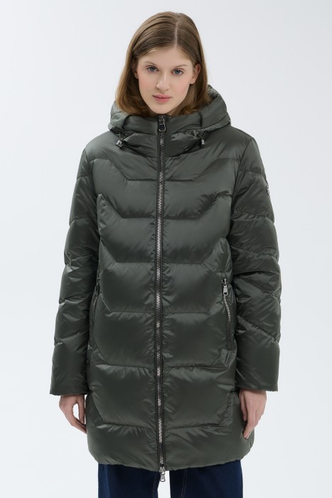 пуховое пальто от бренда снежная королева вид слева