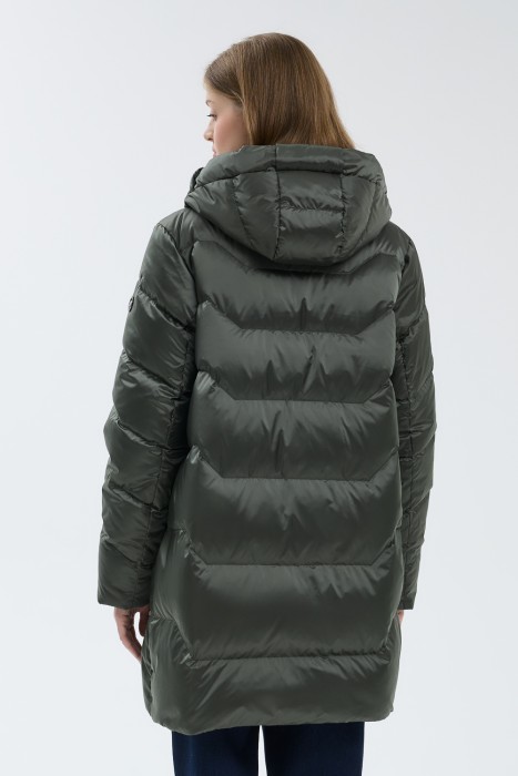 пуховое пальто по цене 15980 руб вид справа