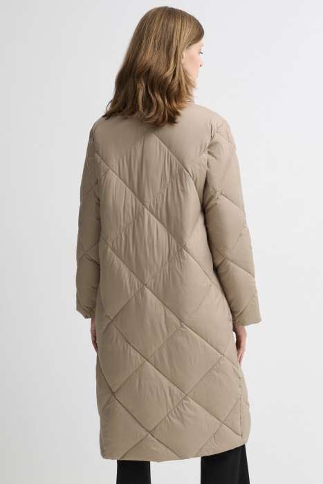 пуховое пальто по цене 3350 руб вид справа