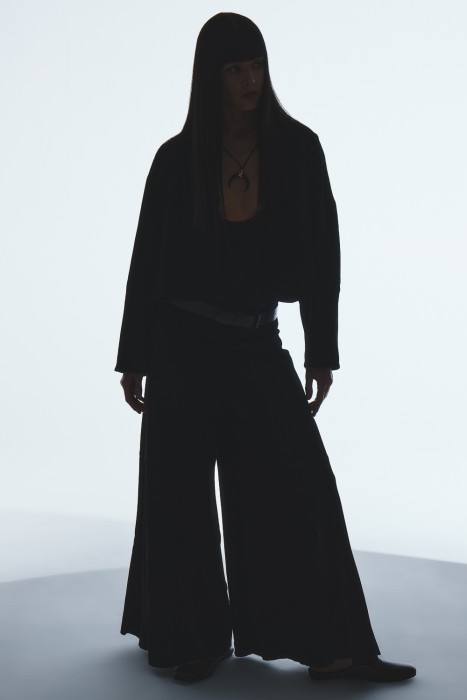 расклешенные брюки из натуральной замши  по цене 33990 руб вид справа