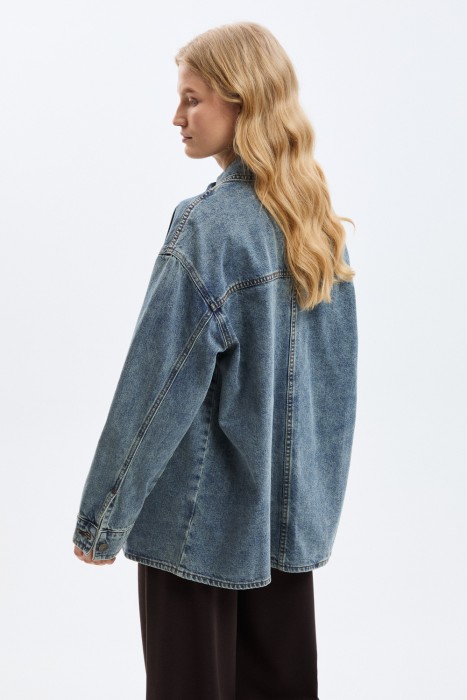 рубашка из денима по цене 2330 руб вид справа