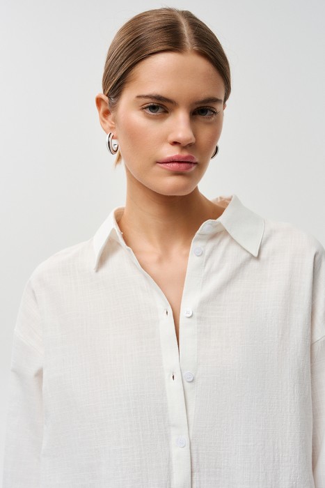 рубашка из фактурного хлопка по цене 2590 руб вид справа