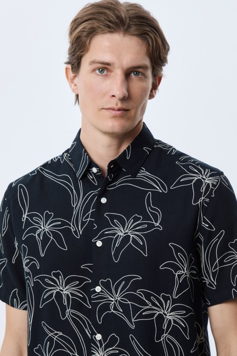 рубашка с принтом из россии вид сбоку