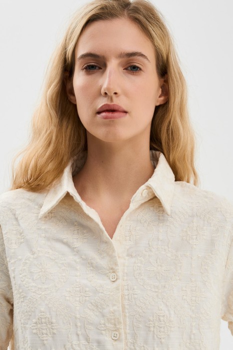 рубашка с вышивкой от бренда снежная королева вид слева