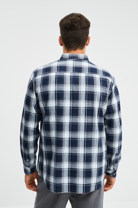 рубашка в клетку по цене 1290 руб вид справа