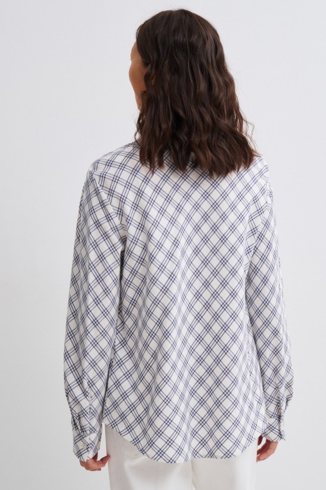 рубашка в клетку по цене 2660 руб вид справа