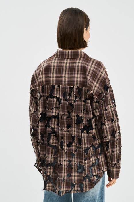 рубашка в клетку по цене 1980 руб вид справа