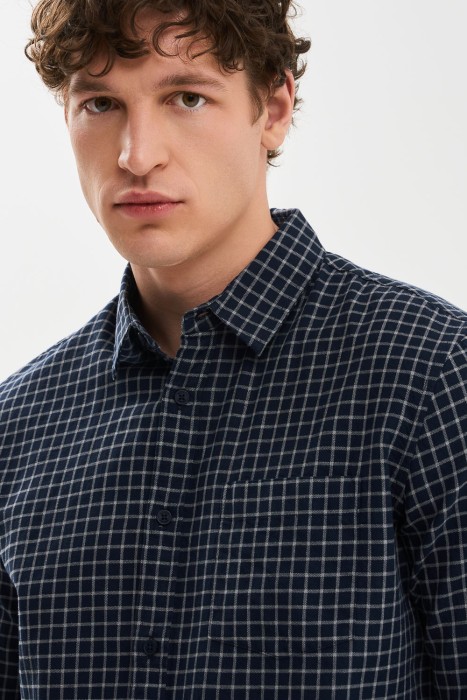 рубашка в клетку из россии вид сбоку