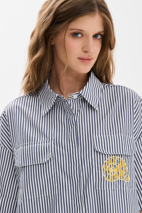 рубашка в полоску от бренда снежная королева вид слева