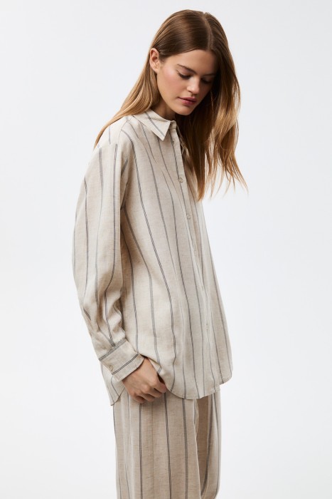 рубашка в полоску от бренда снежная королева вид слева