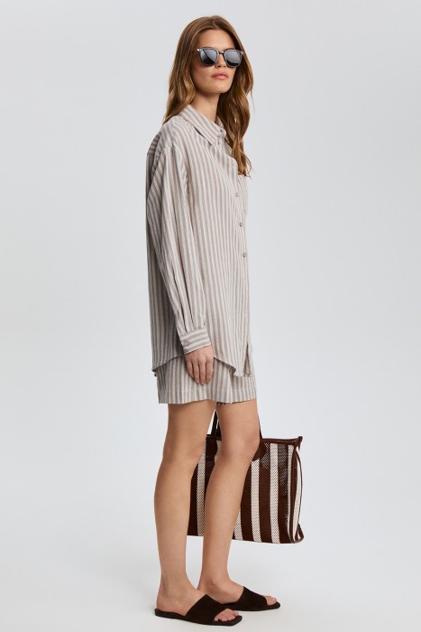 рубашка в полоску от бренда снежная королева вид слева