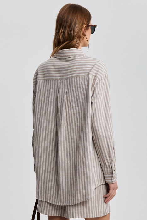 рубашка в полоску по цене 3680 руб вид справа