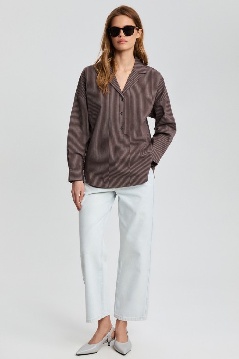 рубашка в полоску по цене 3010 руб вид справа