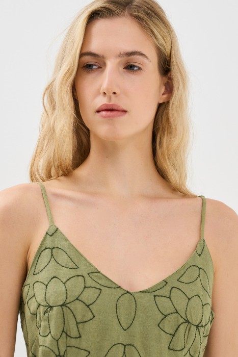 сарафан с вышивкой от бренда снежная королева вид слева