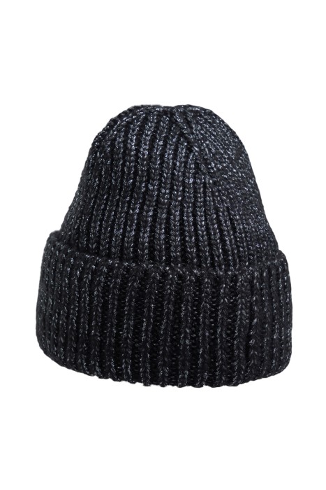 шапка с люрексом от бренда снежная королева вид слева