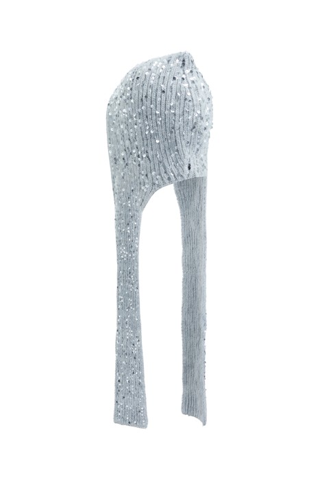 шапка с пайетками от бренда снежная королева вид слева