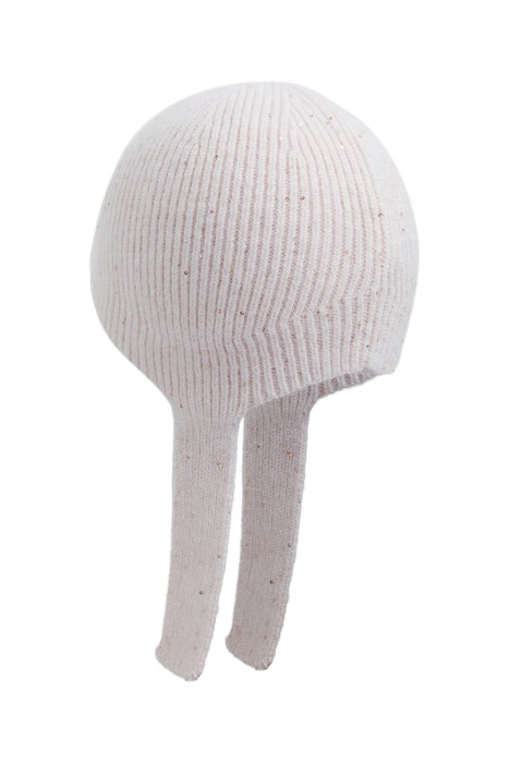 шапка с завязками от бренда снежная королева вид слева