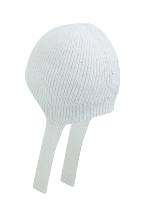 шапка с завязками от бренда снежная королева вид слева