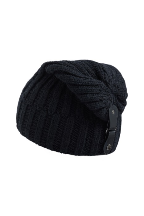 шапка от бренда снежная королева вид слева