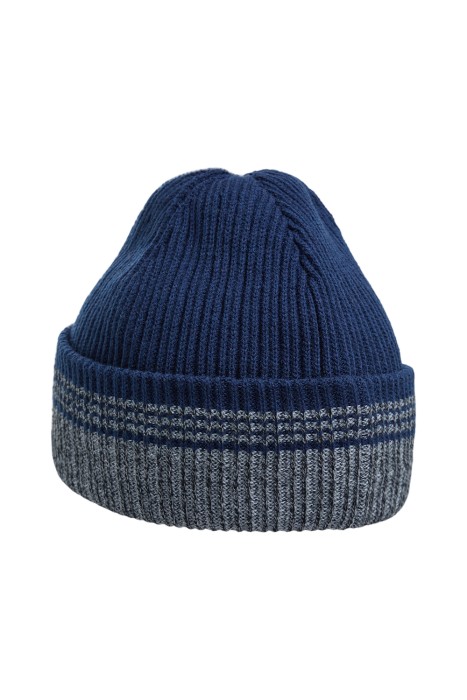 шапка от бренда снежная королева вид слева